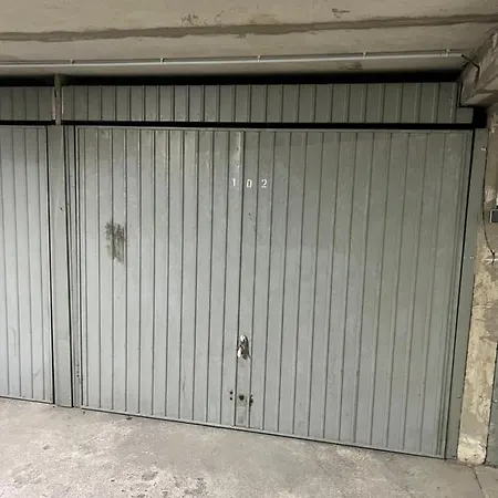 Climatise Avec Garage Au Coeur Du Centre Ancien * Sainte-Maxime