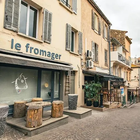 Climatise Avec Garage Au Coeur Du Centre Ancien アパート サント・マキシム