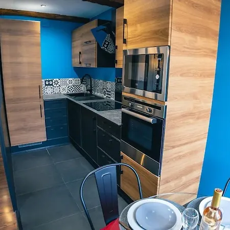 Climatise Avec Garage Au Coeur Du Centre Ancien Apartment