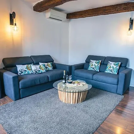 Apartament Climatise Avec Garage Au Coeur Du Centre Ancien Sainte-Maxime