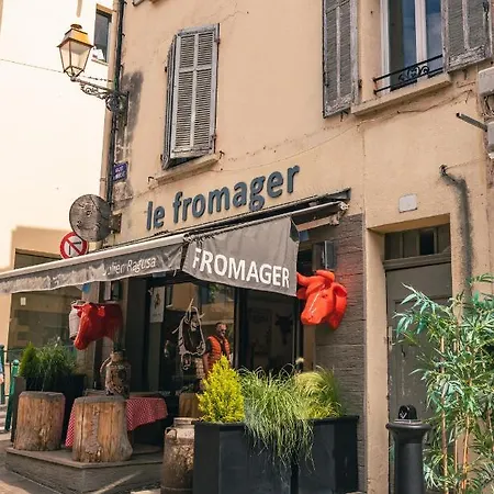 Climatise Avec Garage Au Coeur Du Centre Ancien Apartment