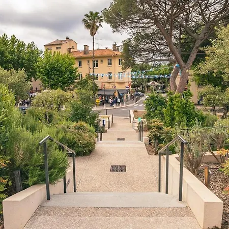 Climatise Avec Garage Au Coeur Du Centre Ancien Apartment Sainte-Maxime