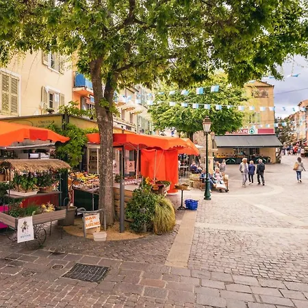Apartment Climatise Avec Garage Au Coeur Du Centre Ancien Sainte-Maxime
